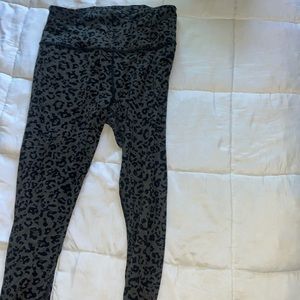 Leopard print Athleta leggings size M